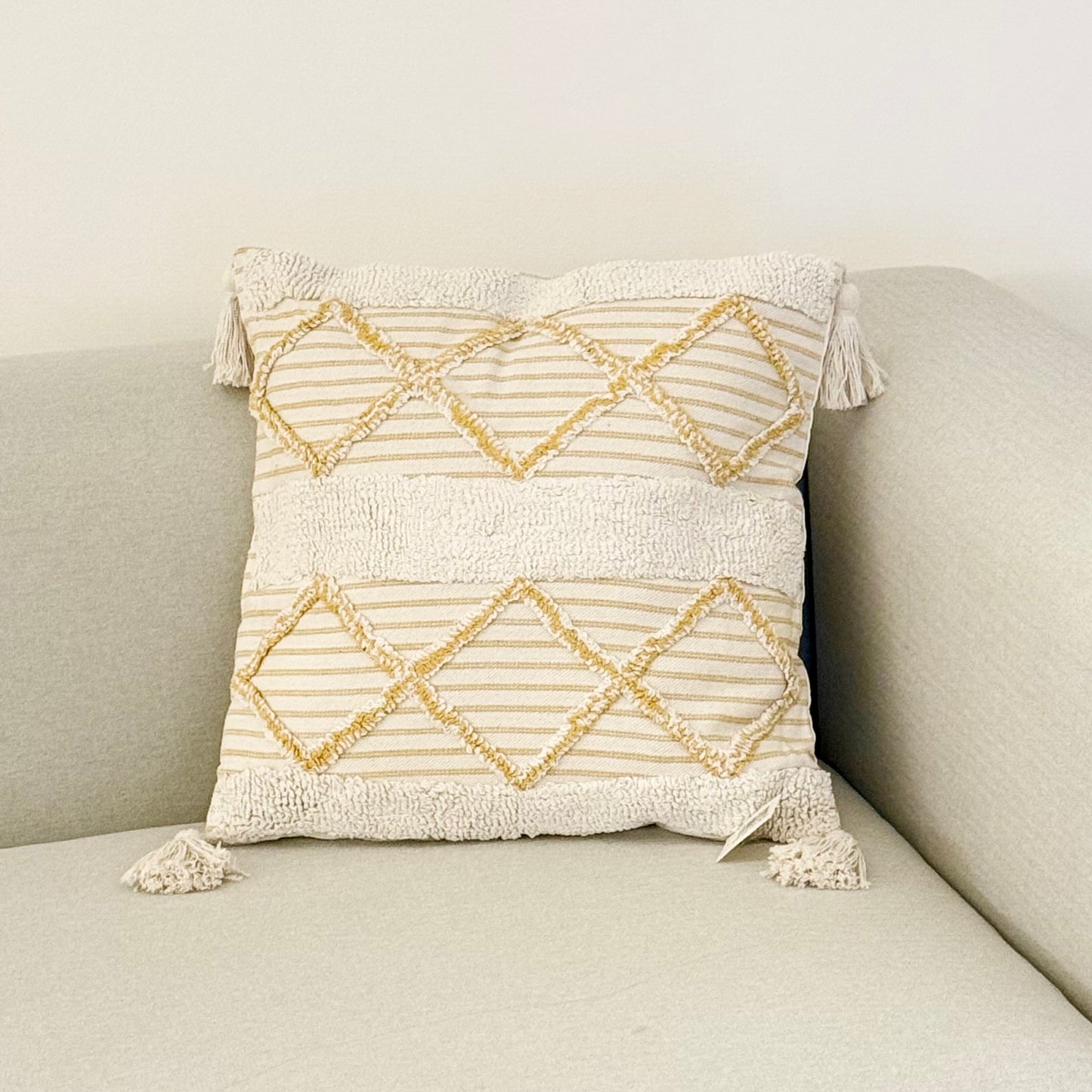 DIALO CUSHION WITH TASSELS