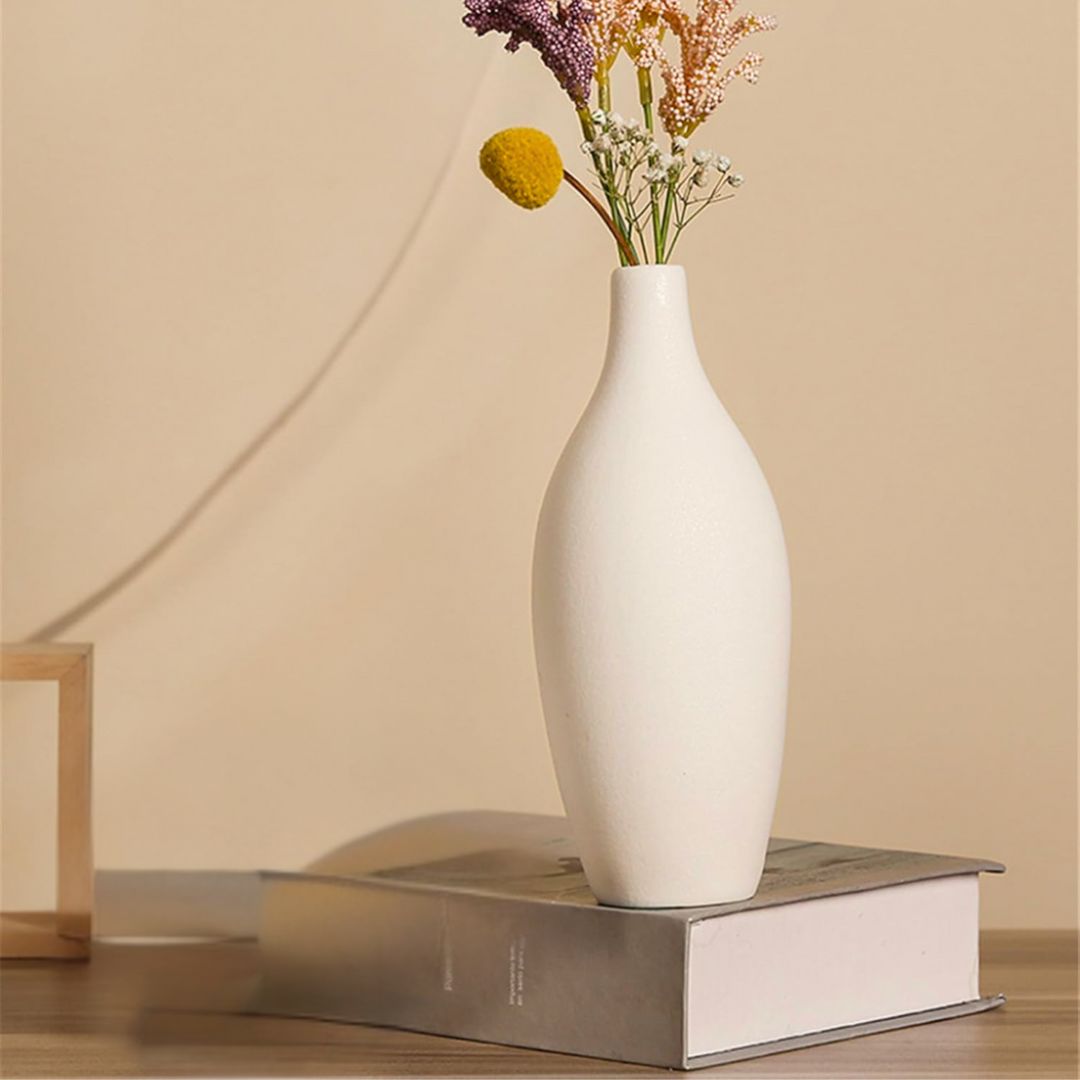 CERAMIC LIGHT BEIGE VASE